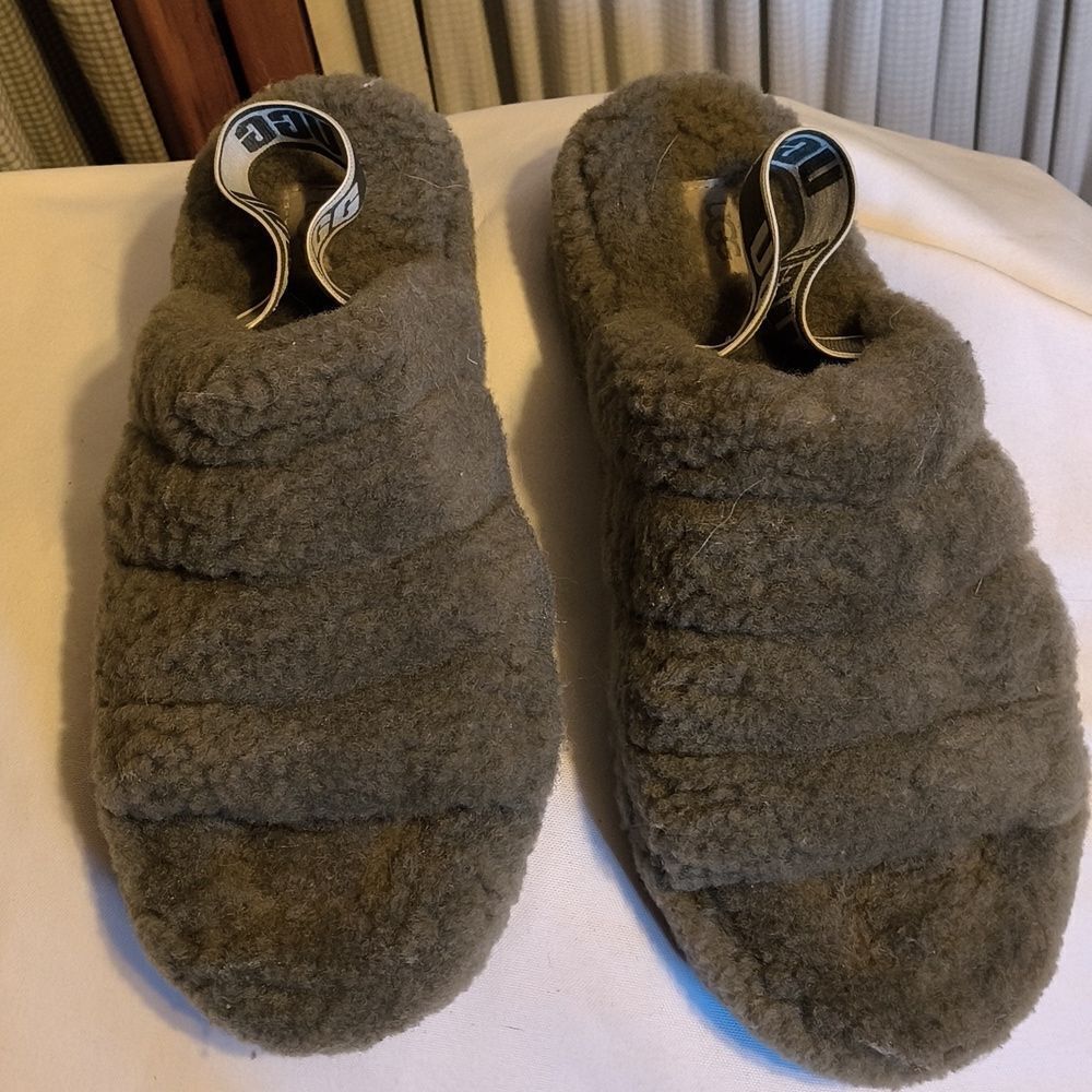 UGG slippers 